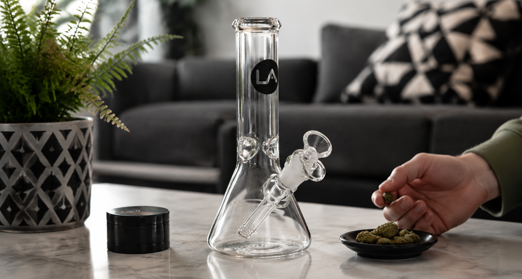 Review: DHC 8" Thick Glass Beaker Bong, Stable and Smooth Hits?